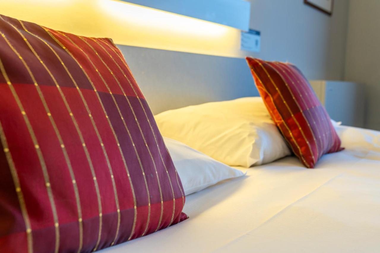 Hotel Ambiotel Тонгерен Екстериор снимка