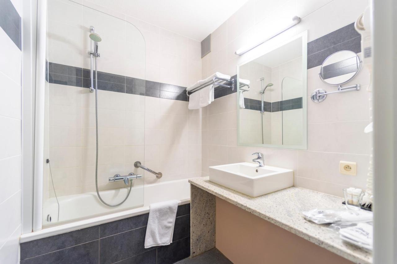Hotel Ambiotel Тонгерен Екстериор снимка